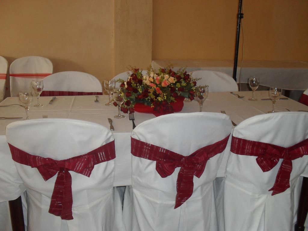 Royal Mount Hotel Kandy Esterno foto